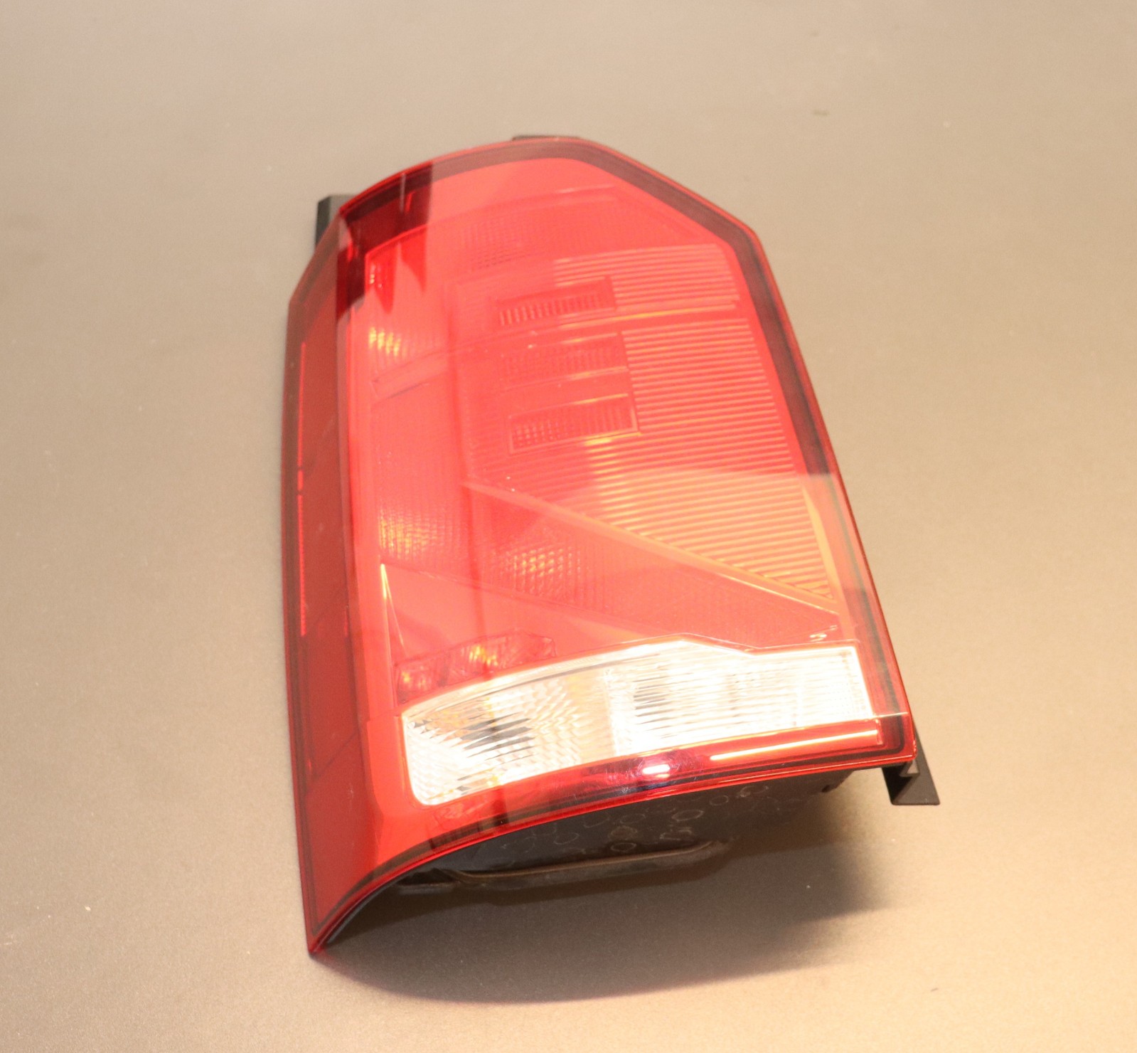 VW TRANSPORTER T6 REAR LIGHT CLUSTER 7LA945095K-0 VW TRANSPORTER T6 REAR LIGHT CLUSTER 7LA945095K-0