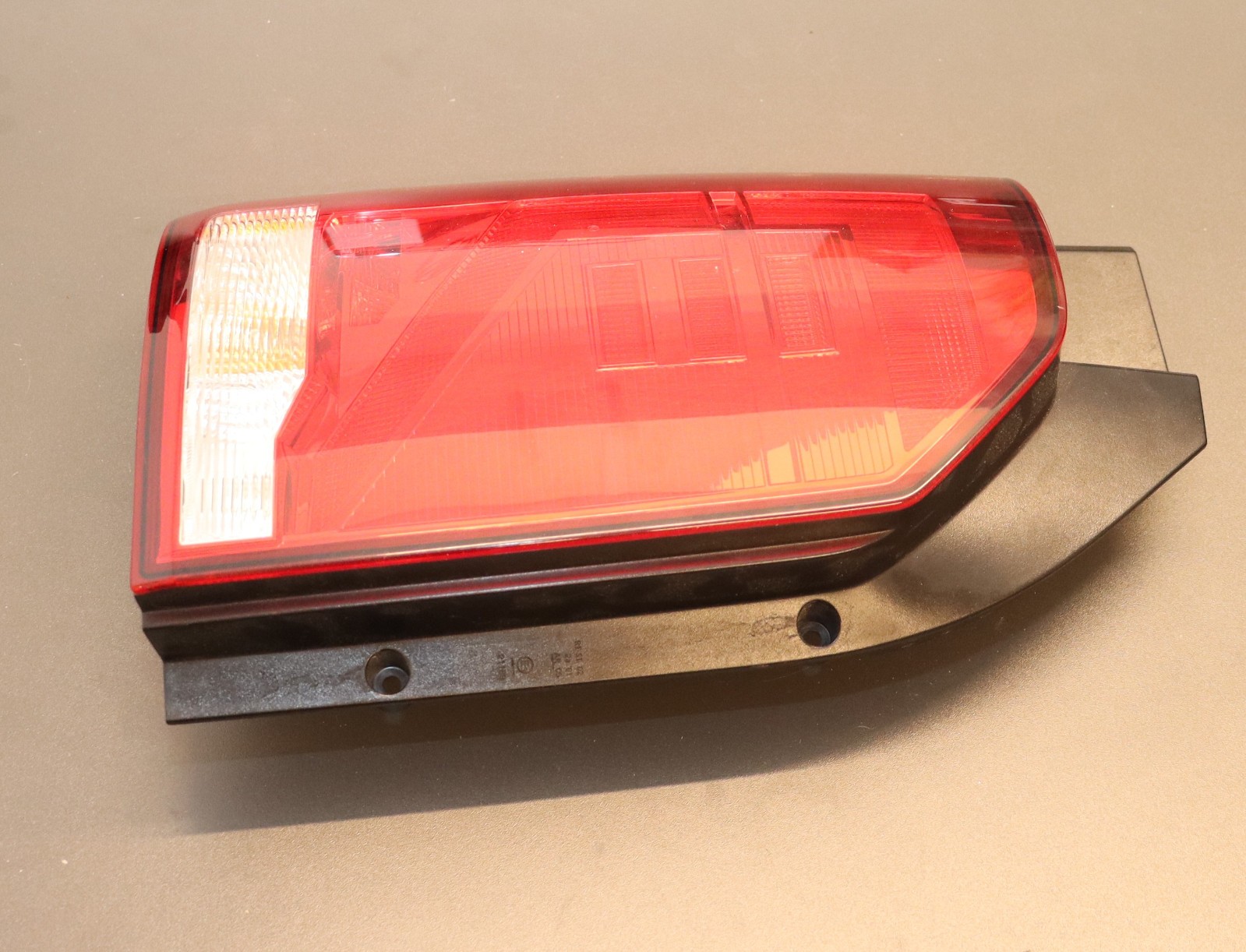 VW TRANSPORTER T6 REAR LIGHT CLUSTER 7LA945095K-4 VW TRANSPORTER T6 REAR LIGHT CLUSTER 7LA945095K-4
